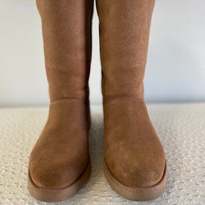 UGG Amie - Classic Slim™ Water Resistant Short Boot Size 9.5